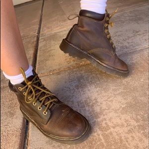 CRAZY HORSE DR MARTENS! 😍